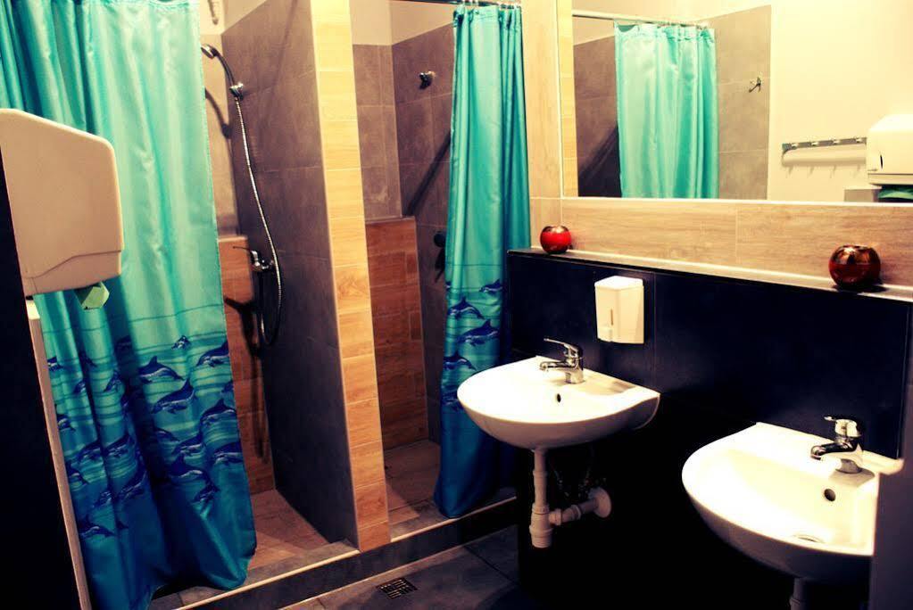 Hostel Universus กดัญสก์ ภายนอก รูปภาพ